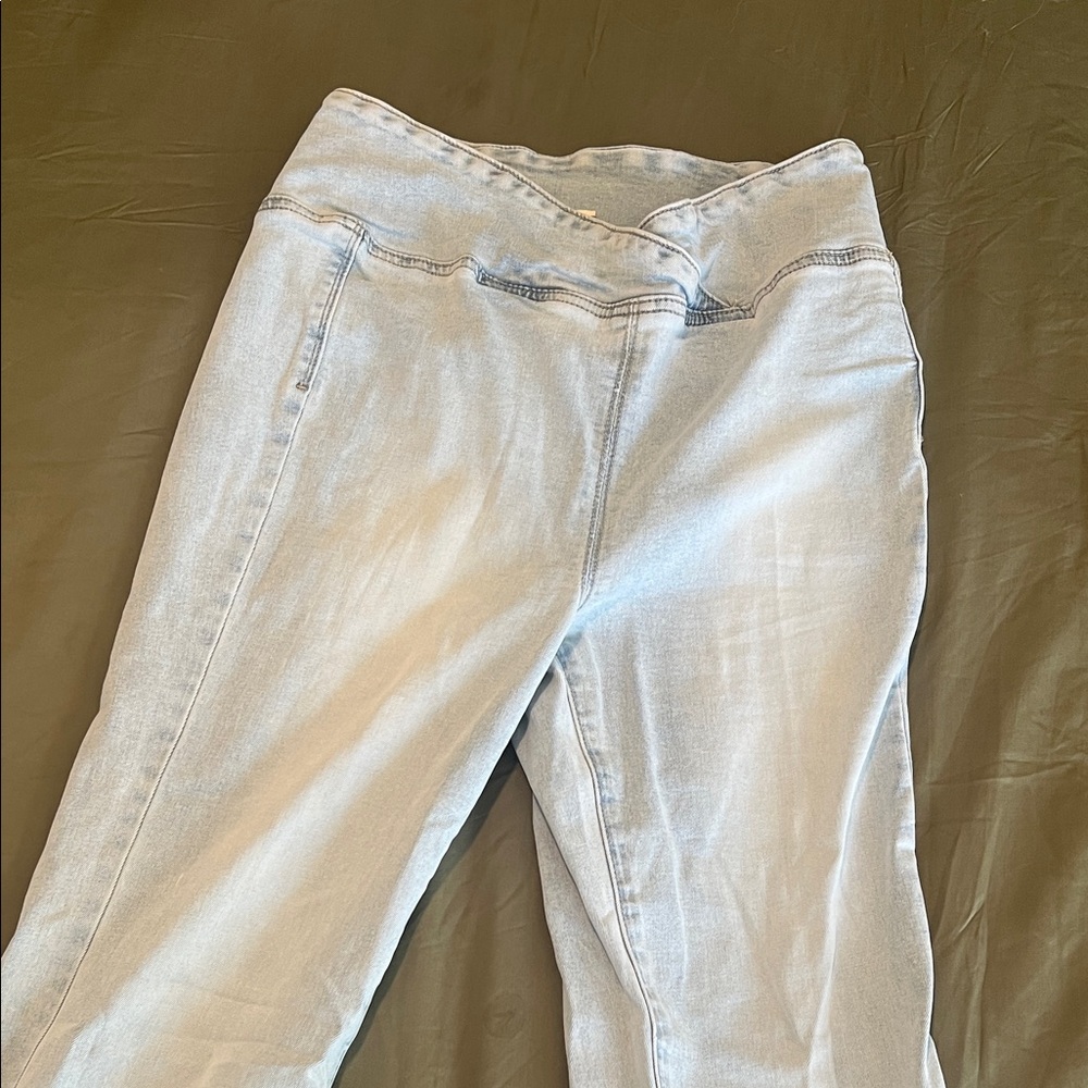 Light Blue Women's v waist flare Pull on Jeans We the Free